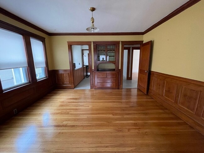 Building Photo - 217 Faneuil St Unit 1 Rental