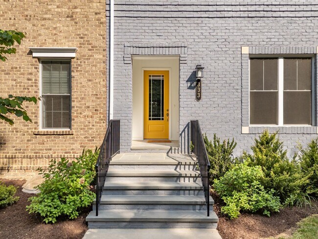 Photo - 4 bedroom 4.5 bath townhouse @ Midtown!