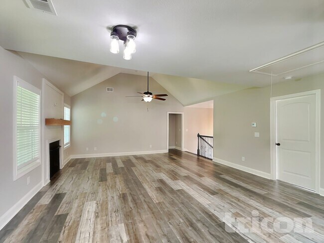 Photo - 492 Woodtrace Dr