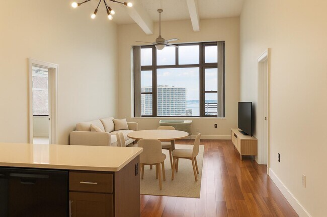 Building Photo - 1500 Washington St Unit 8I