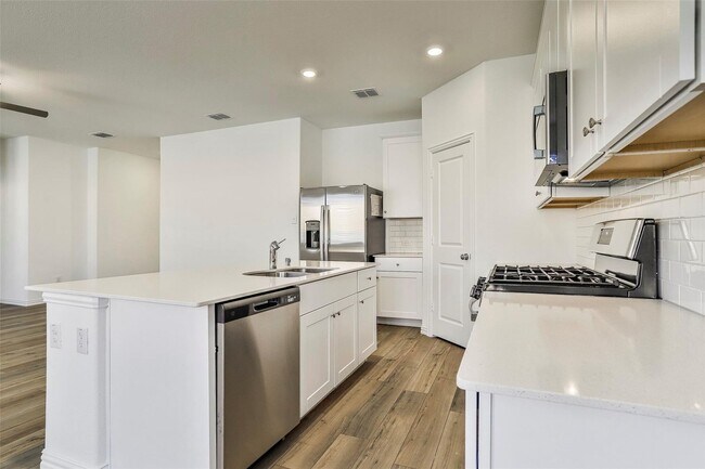 Photo - Cute Newer 4-2-2 N Ft. Worth