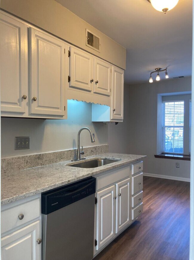 Photo - South Charlotte Townhome for Immediate Mov...