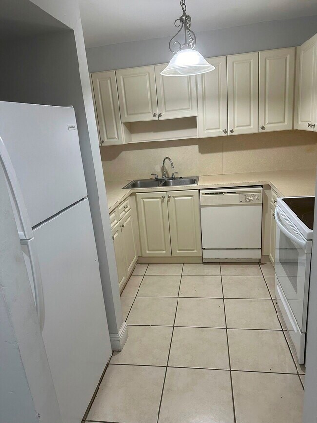 Photo - 6950 Miami Gardens Dr Unit 2308