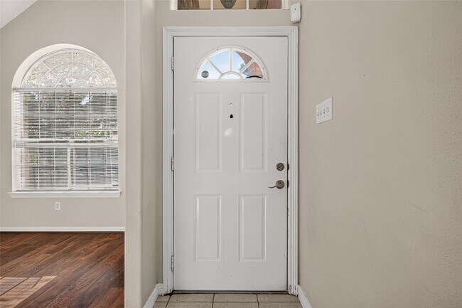 Photo - 8503 Raybluff Ln