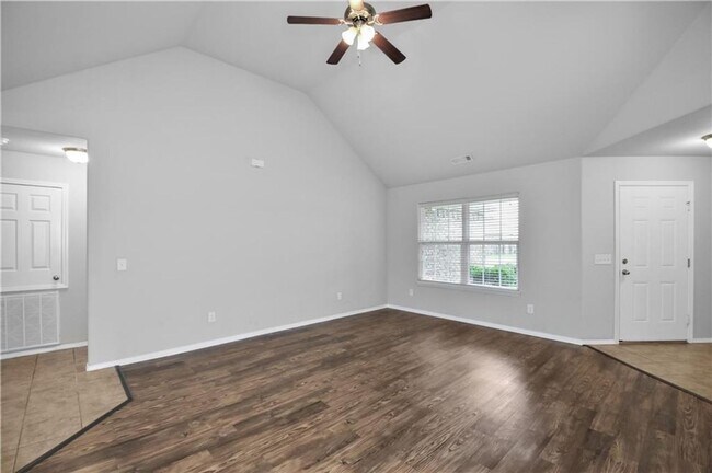 1240 Lariat Dr
