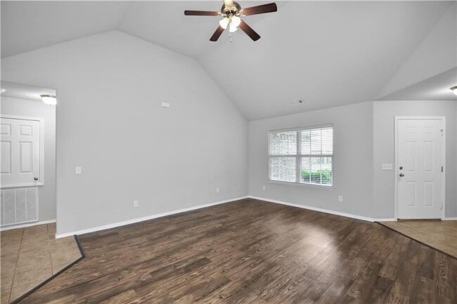 Photo - 1240 Lariat Dr
