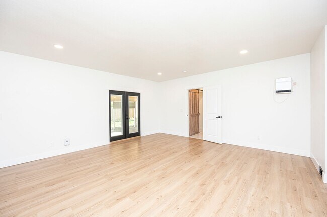 Photo - Lakewood Rambler 3 bedroom + Bonus