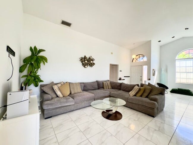 Photo - 8491 Heather Pl