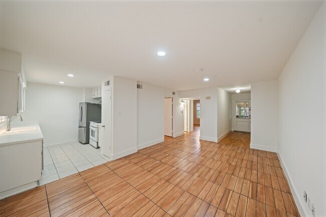 Photo - 8245 Kingsbrook Rd Unidad 236