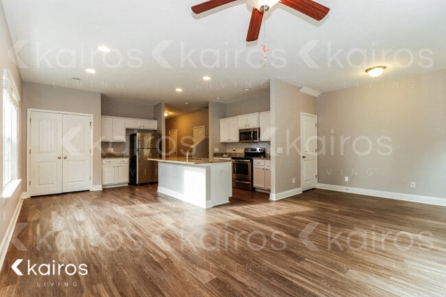 Photo - 707 Ferguson Ln