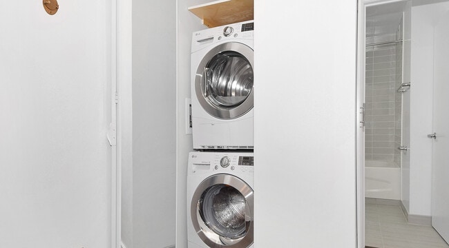 Pacific Beach Apartments - Pacific Beach Apartments Unit 00405