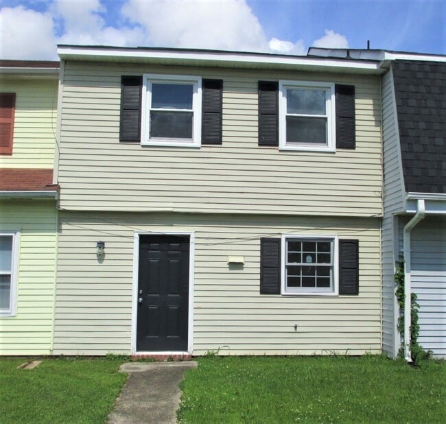 Photo - 3005 Radcliffe Ln N