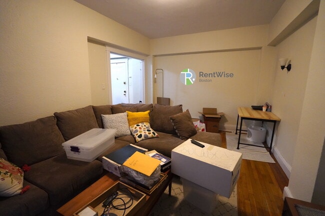 Building Photo - 1810 Commonwealth Ave Rental