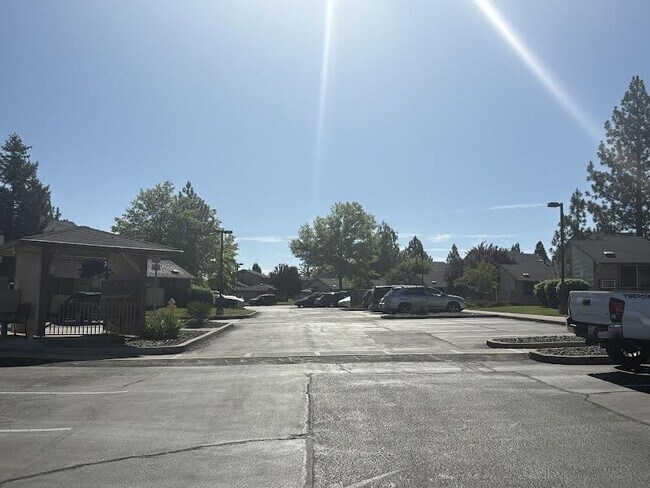 Photo - 800 Jasper Pl