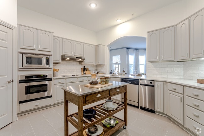 2BR,2.5BA - 2114SF B5 - KITCHEN - Alto Highland Park