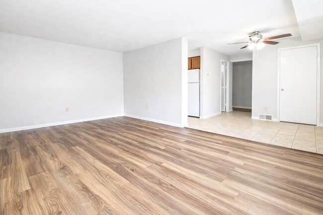 Living Room/Dining Room (1B1B)