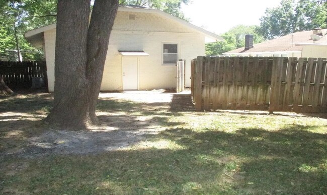 Photo - 1069 S Broadway Ave