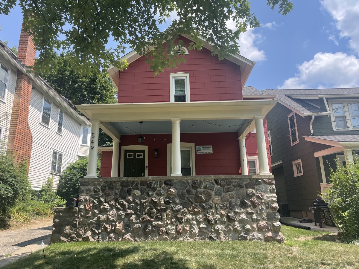 Photo - 549 E Madison St