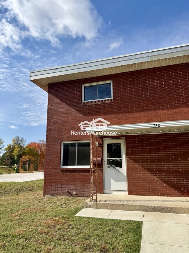 Photo - 730 Pierce St S