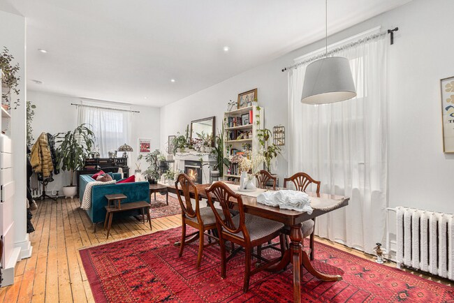 Photo - 208 Clarence St