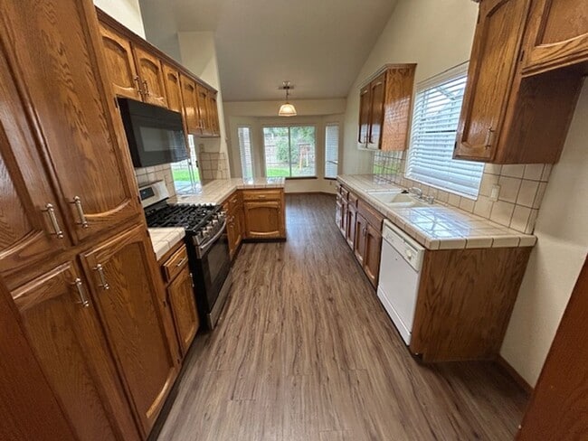 Photo - 6016 W Crowley Ave