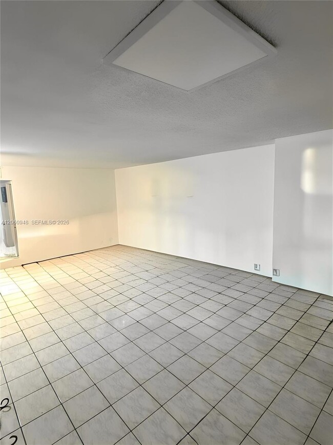 920 NE 199th St Unit 309-3J