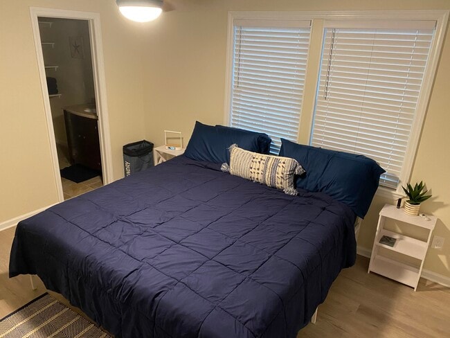 Photo - 405 Lossing Ave
