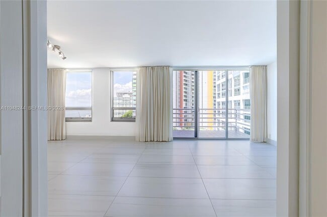 Building Photo - 1541 Brickell Ave Unit C1008