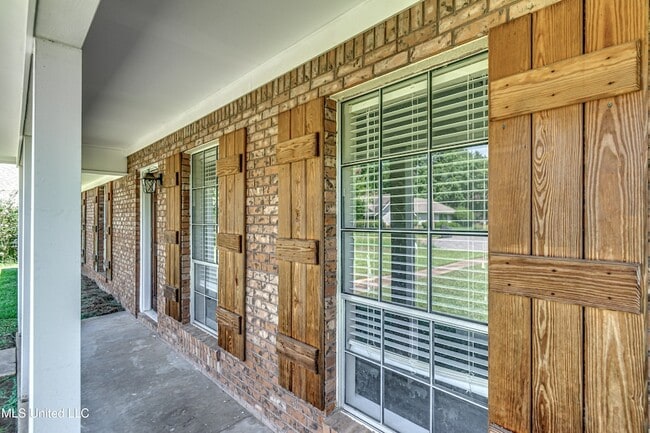 Photo - 348 Durham Ct