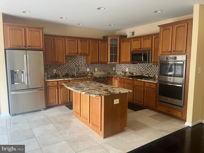 Photo - 44259 Huron Ter