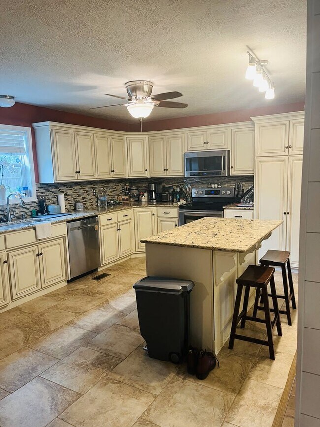 14255 Camden Ln