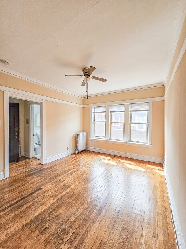 Building Photo - 4452 N Damen Ave Unit #2A