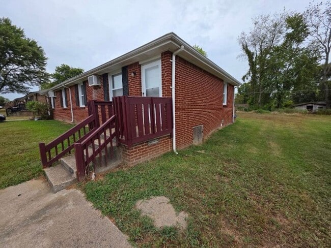 Building Photo - 108 Tandy Dr Unit B Rental