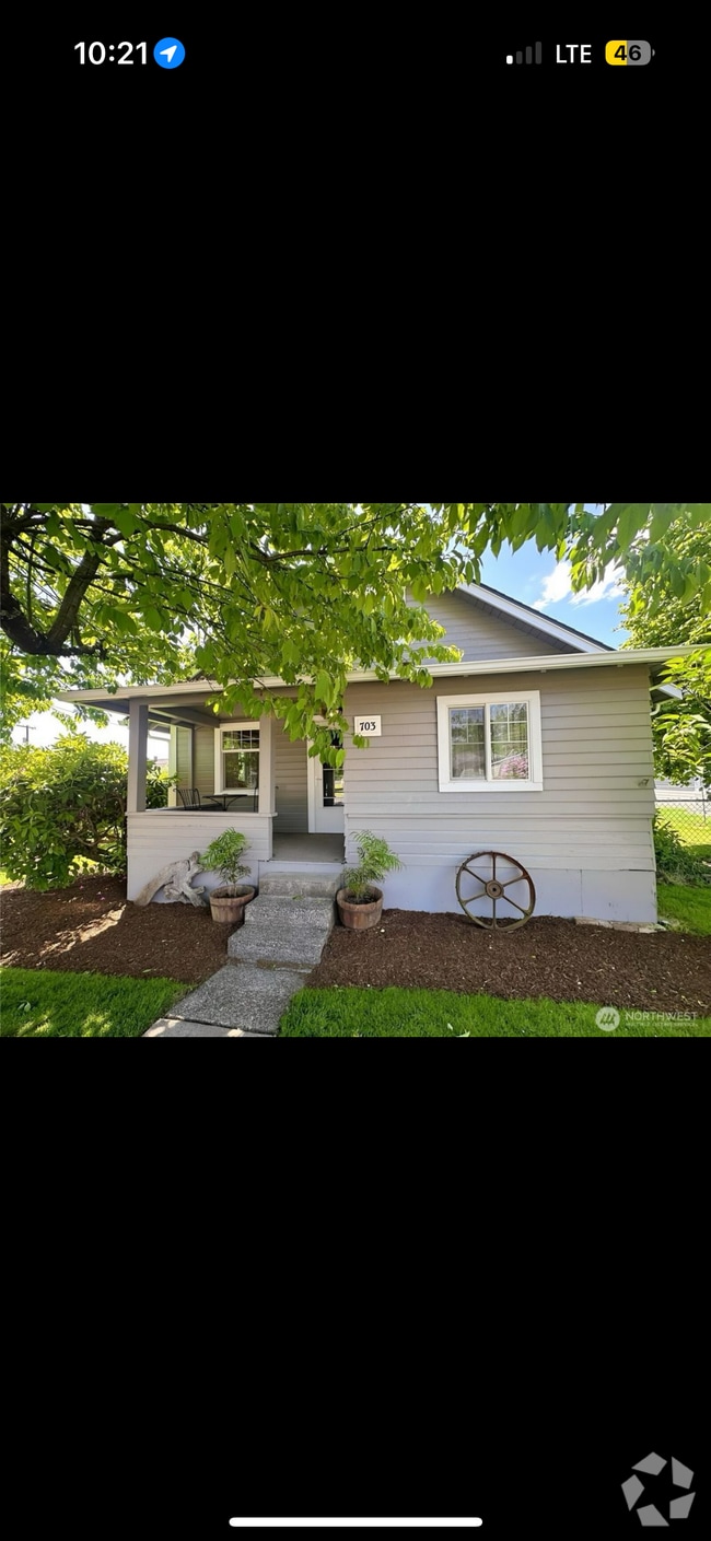 Building Photo - 703 W Simpson Ave Rental