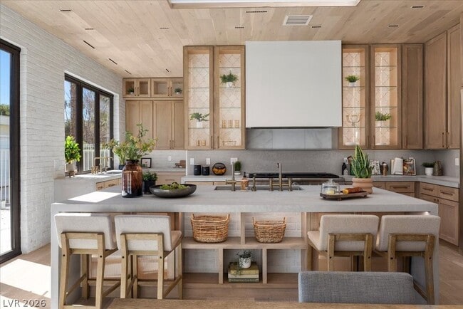 Photo - 2401 Driftwood Dr