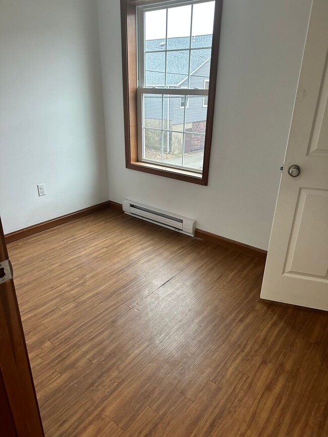 Photo - Spacious 2 Bedroom Townhouse