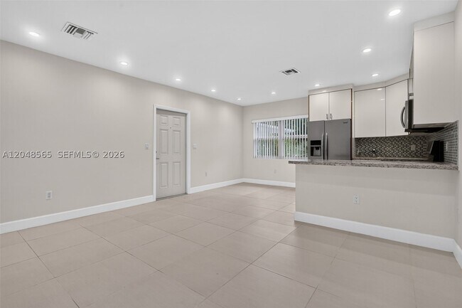 Photo - 12800 NE 11th Ave Unit 3
