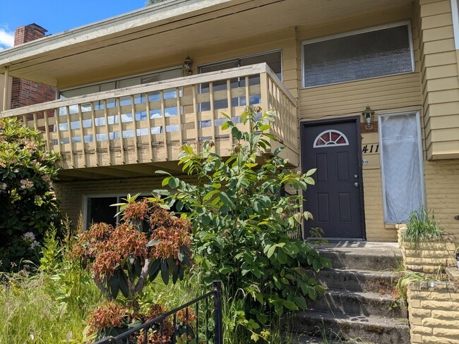 Building Photo - 411 Lind Ave NW