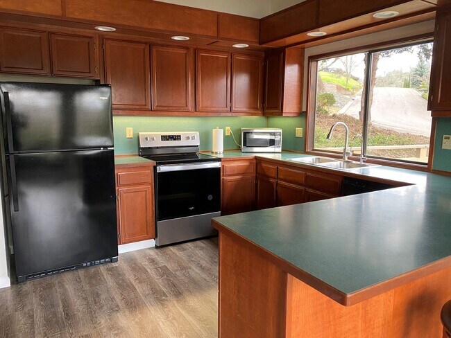 Photo - Hucrest 3 Bedroom 2 Bath House!
