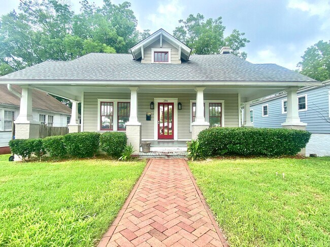 Spacious 5 Bedroom 2.5 Bathroom Home in Du... - Spacious 5 Bedroom 2.5 Bathroom Home in Du...