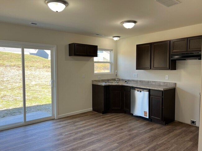 Photo - NEW 3 bed/2 bath with 1 car garage for lea... Unidad 345 Rick Road