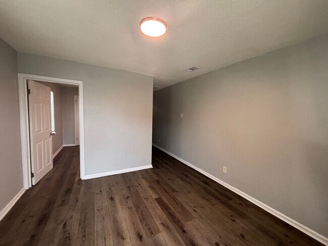 Photo - 3034-3036 Sinclair St Unit 3036
