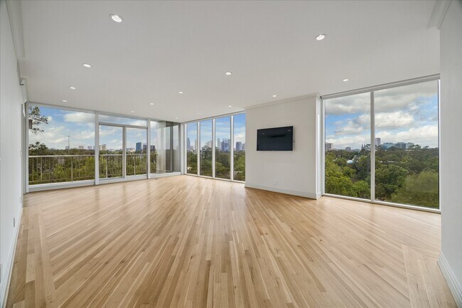 Photo - 121 N Post Oak Ln Unidad 706