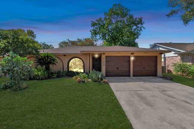 Photo - 13627 Greenridge Dr