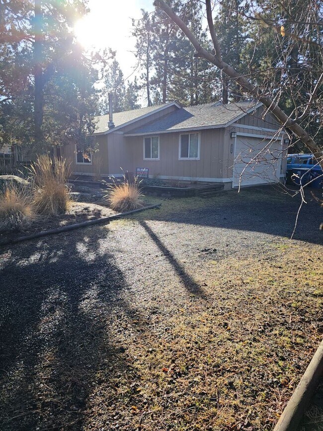 Walk to Farewell Park, Deschutes River and... Rental House Rental in