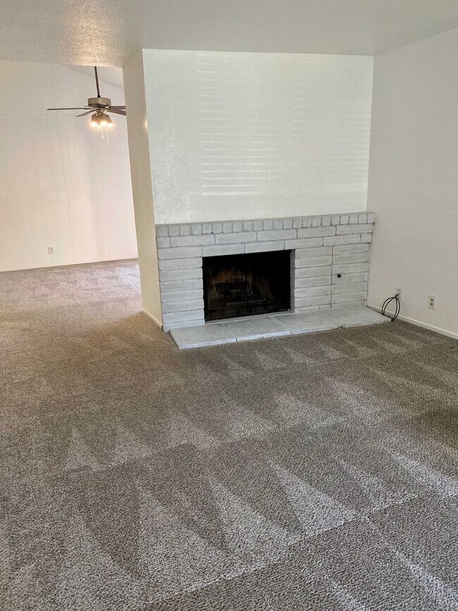 Photo - Fair Oaks 2bd/1ba Duplex with Garage near Sunrise & Sunset Ave