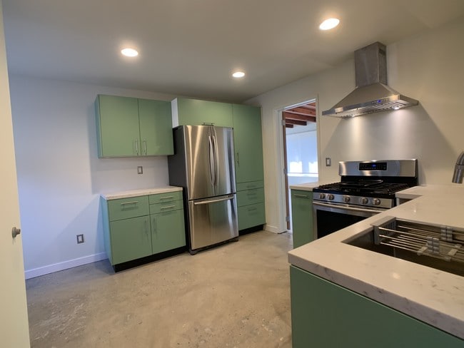 Photo - 4317 Westlawn Ave Unidad rear