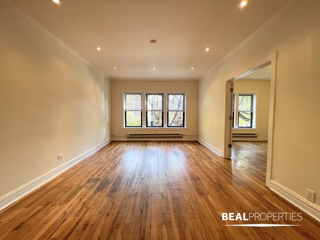 Building Photo - 630 W Cornelia Ave Unit 2 bed Rental