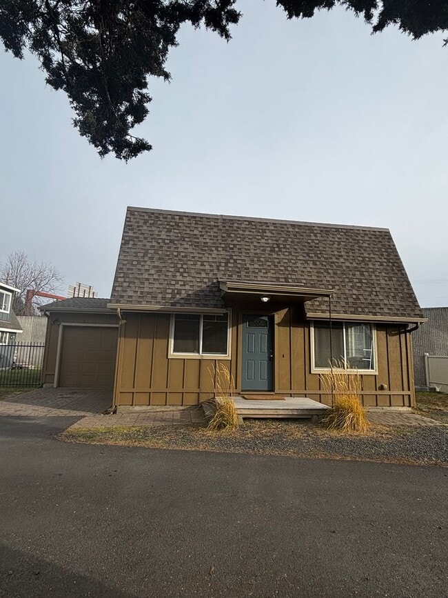 Building Photo - cle11 Unit B