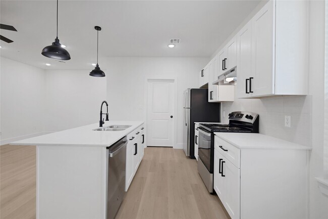 Photo - 2613 Delafield St Unit 2